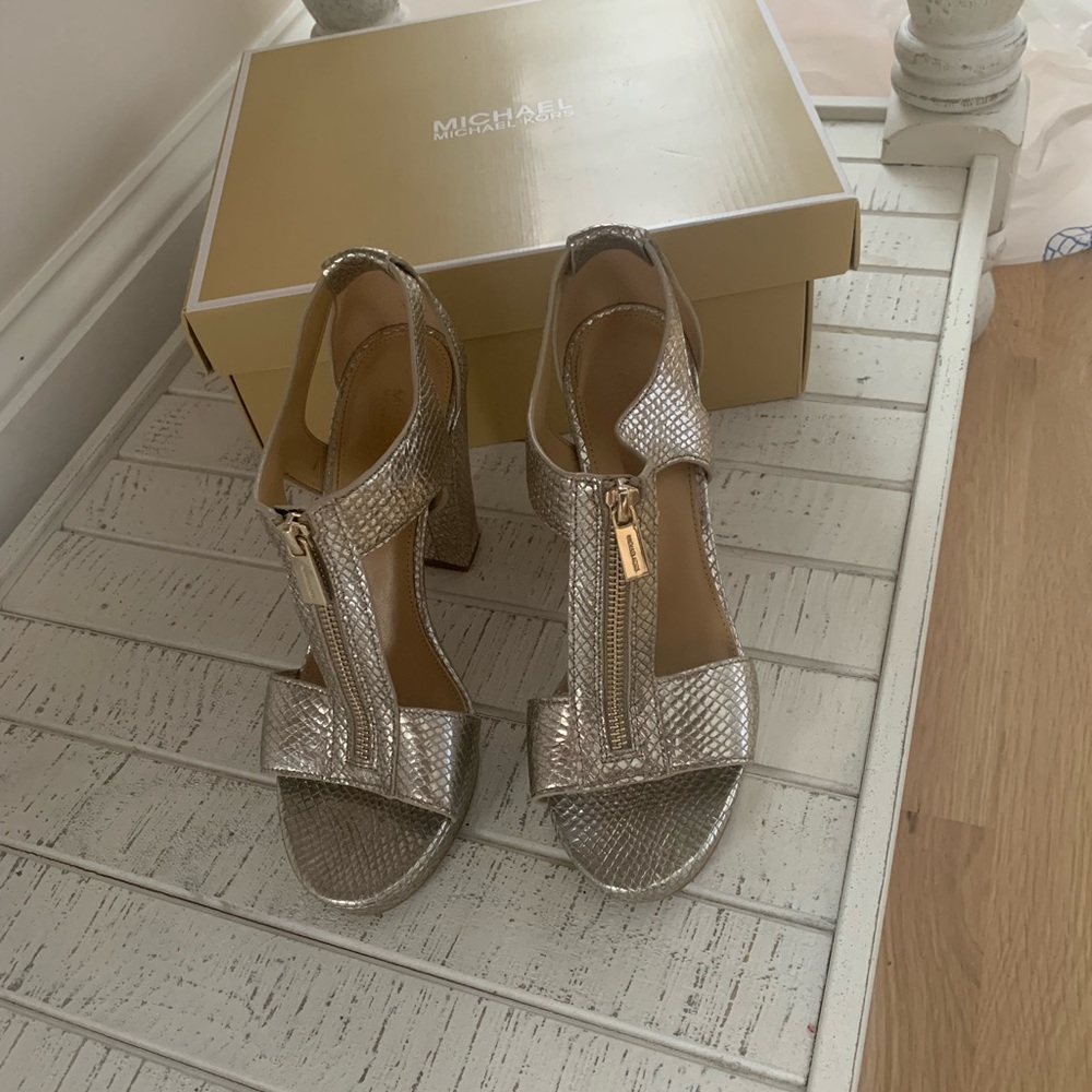 Micheal korse shoes champagne color